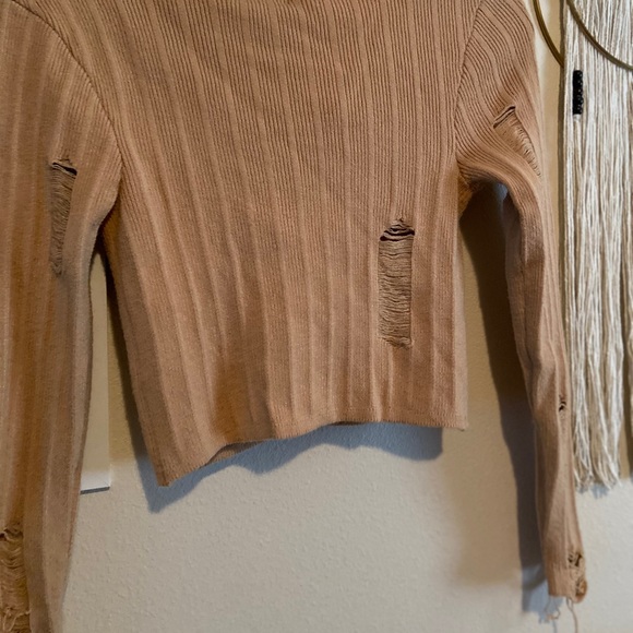 Forever21 long sleeve top. SO CUTE. NEVER worn. - Picture 4 of 4